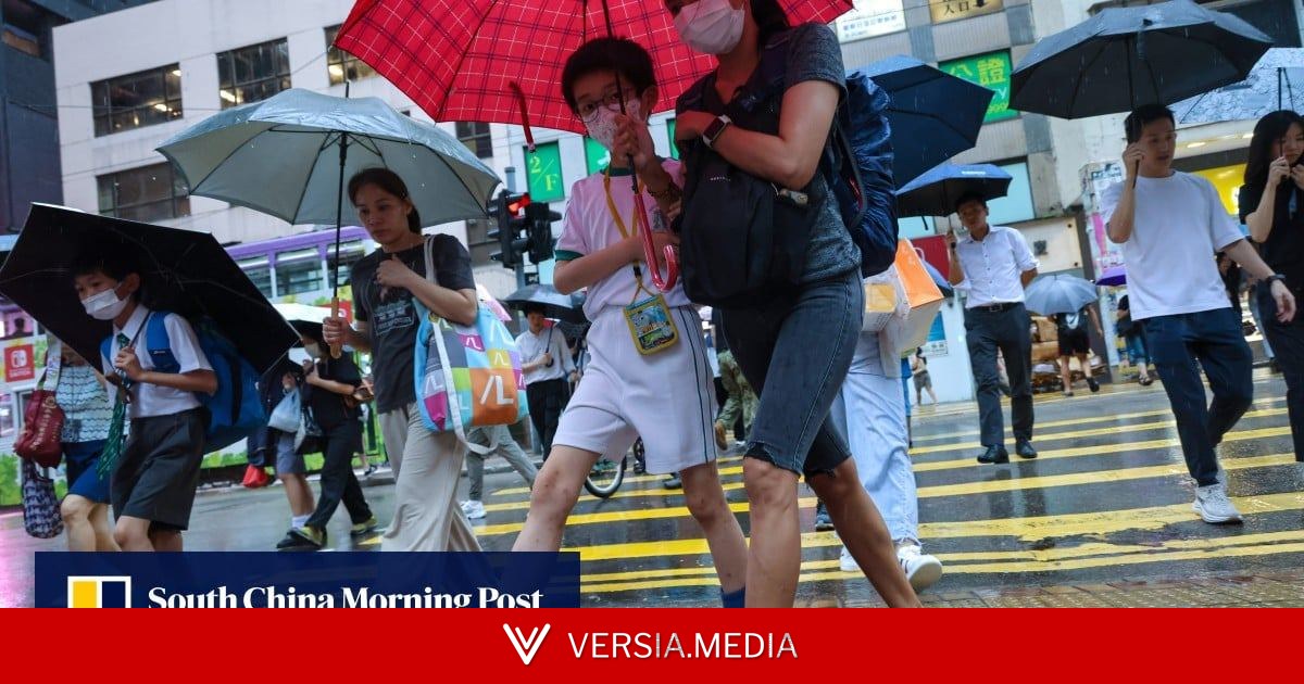 Hong Kong issues amber rainstorm warning, urges public to take precautions