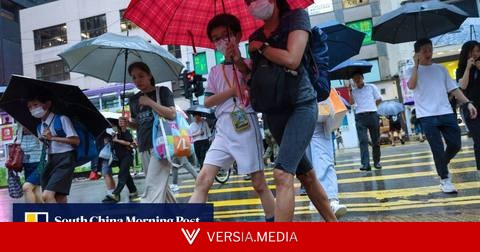Hong Kong issues amber rainstorm warning, urges public to take precautions